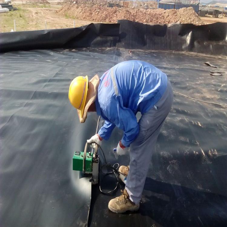 2mm hdpe geomembrane.jpg