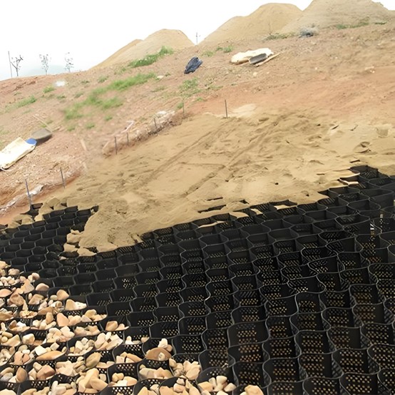 Black HDPE Geocell Gravel Grid.jpg